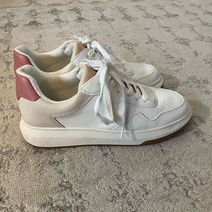 Universal Thread Sneakers - 9